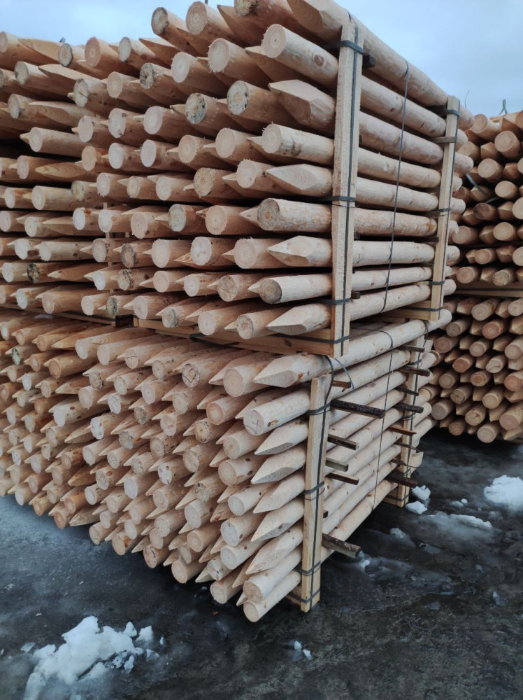 Cundy Peeled Wooden Stakes