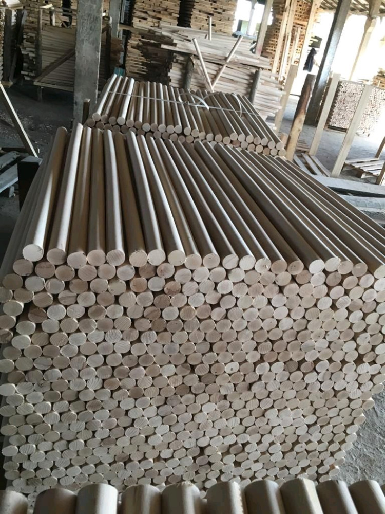 Round Wooden Stakes